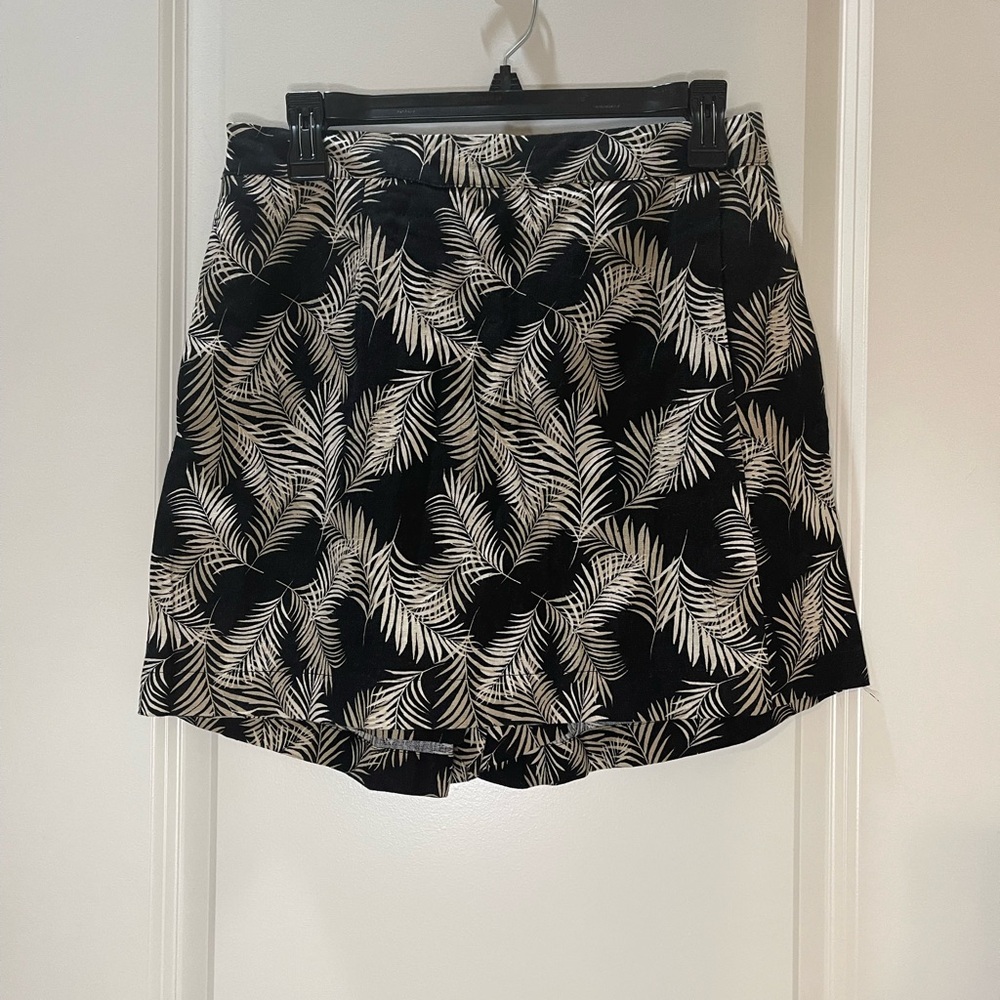 Ellen Tracy Skort Black and Tan Leaf Pattern Linen Blend Size S